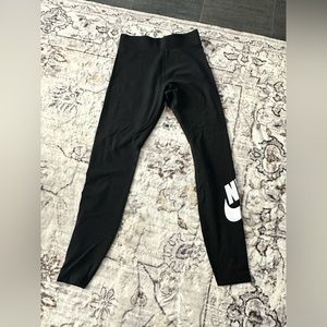 Black Nike leggings
